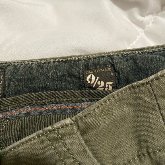Lucky brand women’s cargo jeans - Picture 3 of 4